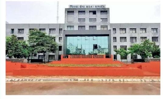 गुजरात में बम की धमकी से हड़कंप, राजकोट कलेक्टर कार्यालय और जूनागढ़ कोर्ट हाई अलर्ट पर